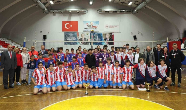 Aydın Okullar Arası Yıldız Erkekler Voleybol Turnuvası sona erdi