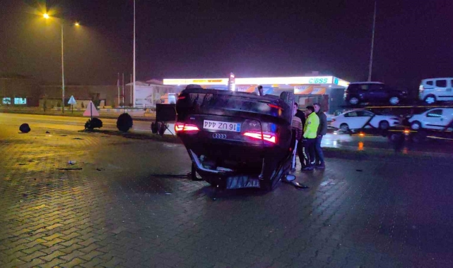 Babasından izinsiz aldığı aracı hurdaya çevirdi: 3 yaralı