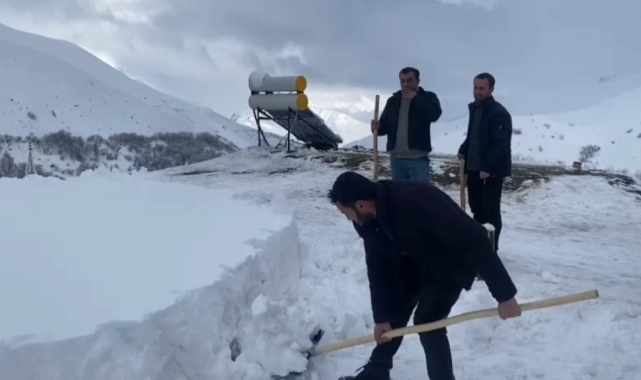 Bahçesaray'da kar mesaisi devam ediyor