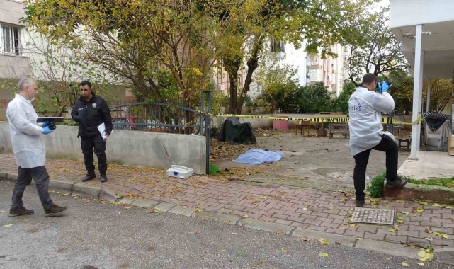 "Balkona çıkacağım" dedi, apartman bahçesinde ölü bulundu