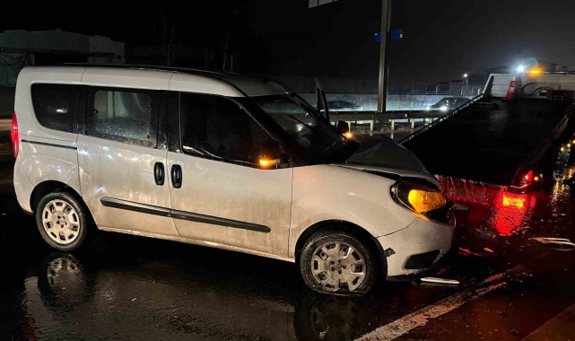 Başakşehir'de 3 aracın karıştığı zincirleme trafik kazası: 1'i ağır 3 yaralı