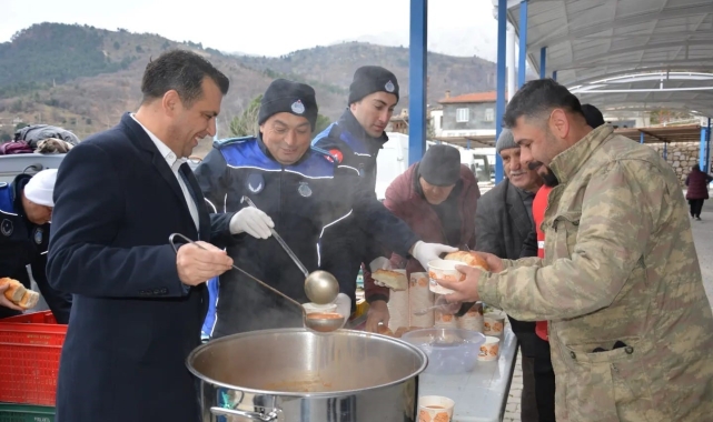 Başkan Atlı esnaf ve vatandaşların içini ısıttı