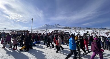 Başkan Büyükkılıç, Erciyes'te turistlerle buluştu