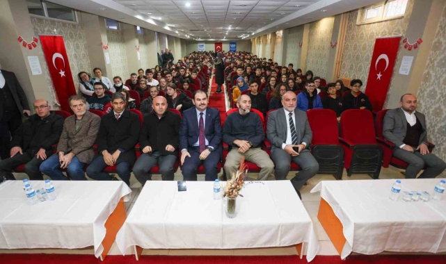 Başkan Sandıkçı: "Öğrencilerimiz için ücretsiz eğitim programları gerçekleştiriyoruz"