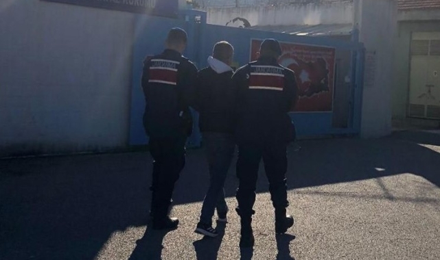 Başkasına ait ehliyeti gösterince yakalandı