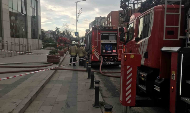 Bayrampaşa Belediyesinde yangın paniği: 4 kişi dumandan etkilendi