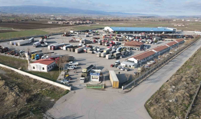 Belediye'den kamyon garajına neşter