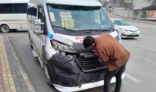 Bilecik'te minibüs ile midibüsün çarpışması sonucu 1 kişi yaralandı