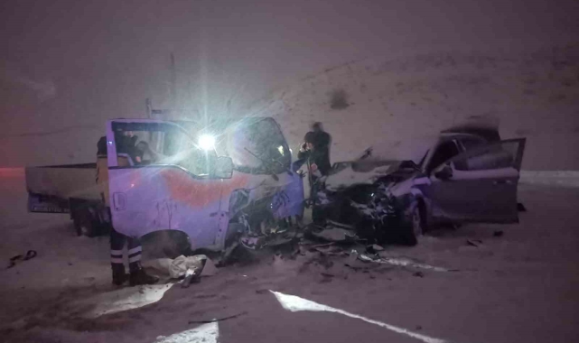 Bingöl'de kamyonet ile otomobil çarpıştı: 1 ölü, 6 yaralı