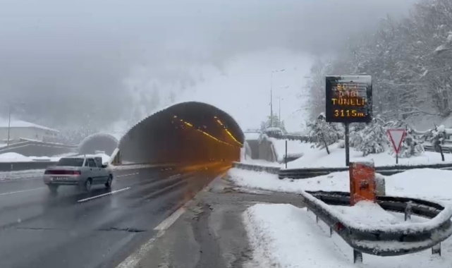 Bolu Dağı ve Düzce'de kara rağmen ulaşım aksamadan sürüyor