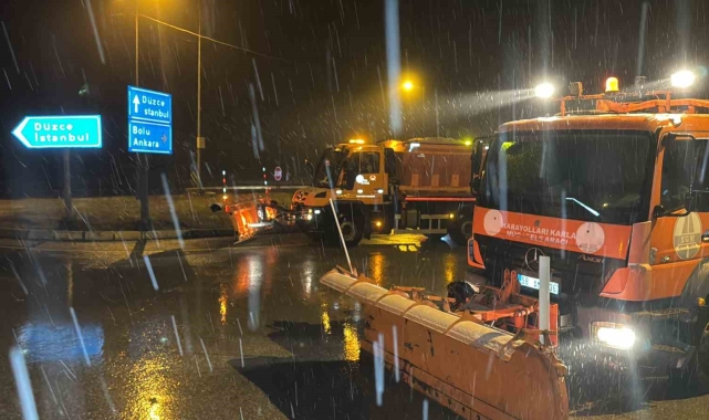 Bolu Dağı'nda kar ve sis etkili oluyor