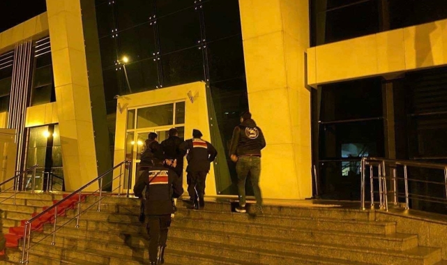 Burdur'da jandarma ekiplerinin asayiş uygulamalarında yakalanan 2 şahıs tutuklandı