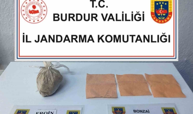 Burdur'da jandarma ekiplerinin kaçakçılık ve uyuşturucu operasyonlarında yakalanan 3 şahıs tutuklandı