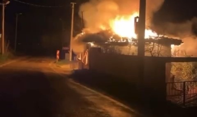 Bursa'da ahşap ev alevlere teslim oldu
