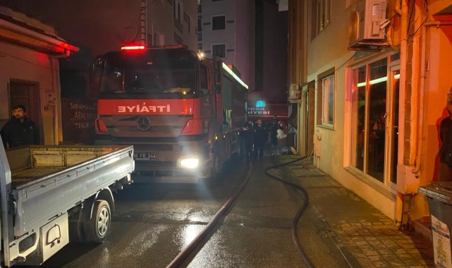 Bursa'da apartmanın çatısı alev alev yandı
