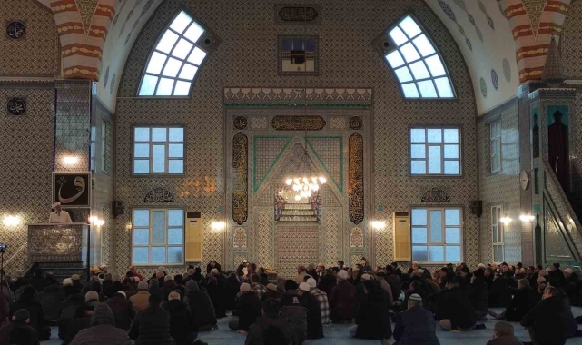Bursa'da camilerde şehitler için dua edildi