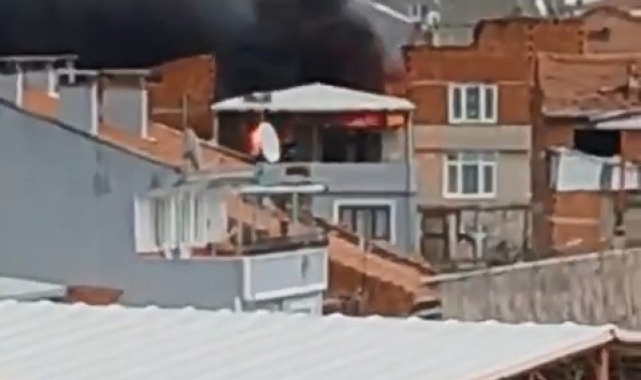 Bursa'da çatı yangını mahalleliyi ayağa kaldırdı