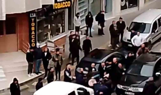 Bursa'da iki kişi arasında çıkan kavgayı mahalle sakinleri ayırdı