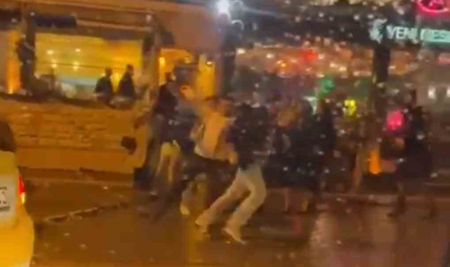 Bursa'da tekme ve yumrukların havada uçuştuğu kavgalar kamerada