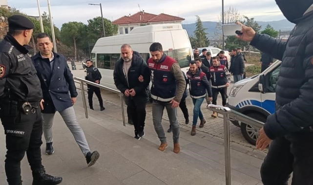 Bursa'daki kuyumcu fonu sanıkları adliyeye sevk edildi: 6 şüpheliden 3'ü tutuklandı