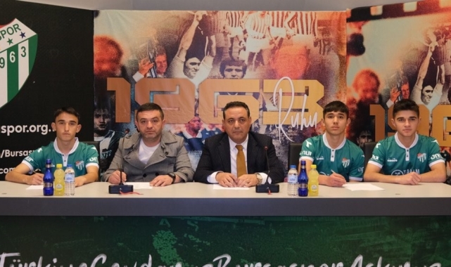 Bursaspor'da 6 futbolcu daha profesyonel oldu