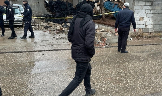 Çöken duvarın altında kalan çocuklardan biri hayatını kaybetti