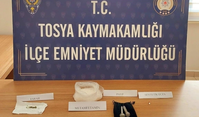 D100'de durdurulan araçta uyuşturucu ele geçirildi: 2 tutuklama