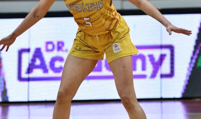 Dearica Marie Hamby ilk maçına çıktı