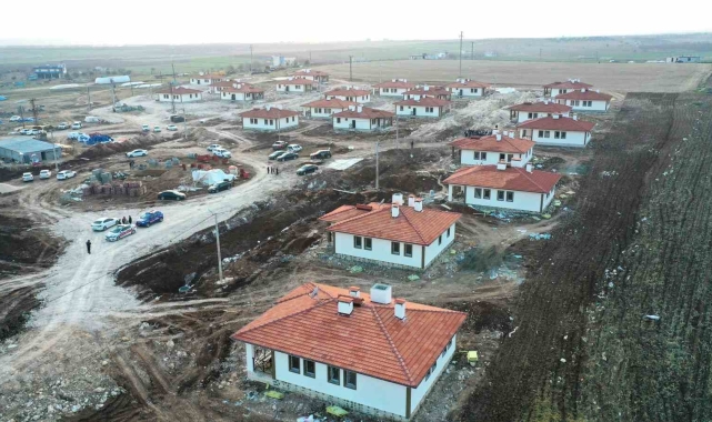Deprem sonrası yapılan köy evleri havadan görüntülendi