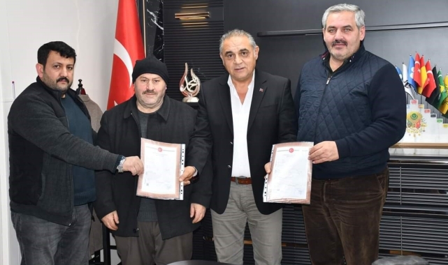 Depremde ağır hasar alan dükkanlar sahiplerine teslim ediliyor