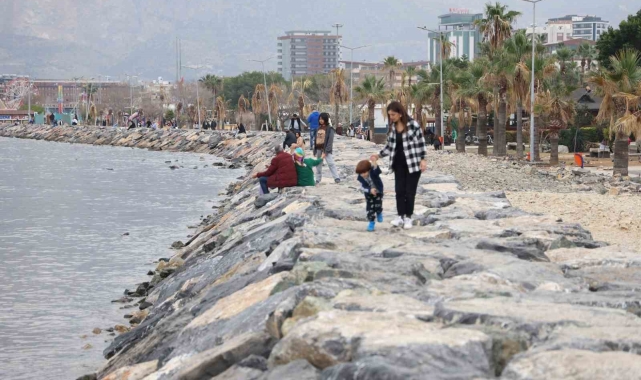 Depremin vurduğu Hatay'da, vatandaşlar yeni yılın 2023'ü unutturmasını temenni etti