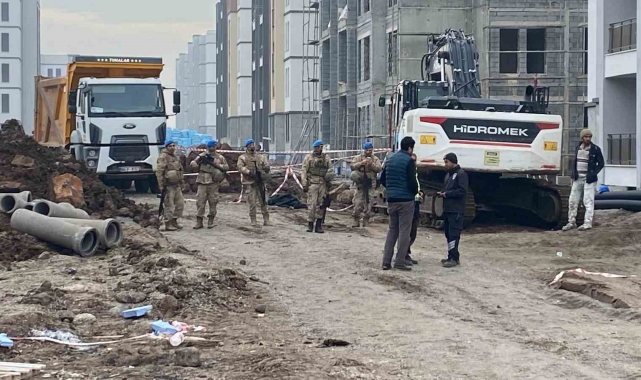 Diyarbakır'da kamyon altında kalan işçi hayatını kaybetti