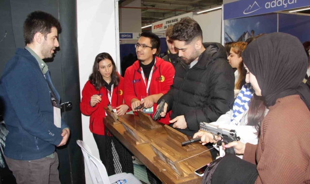 Doğu Karadeniz Kariyer Fuarı'nda en çok ilgi silahlara