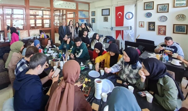 DPÜ KSBMYO öğrencileri engelsiz hobi atölyesinde