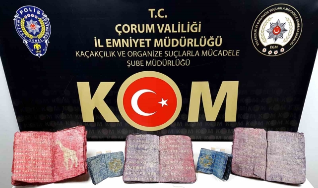 Durdurulan araçta 5 adet el yazması eser ele geçirildi