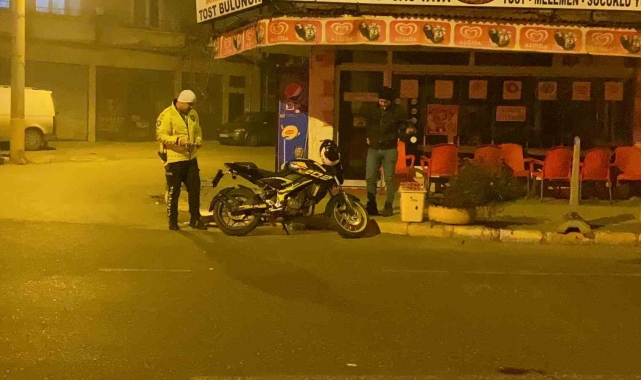 Edirne'de devrilen motosikletin sürücüsü yaralandı