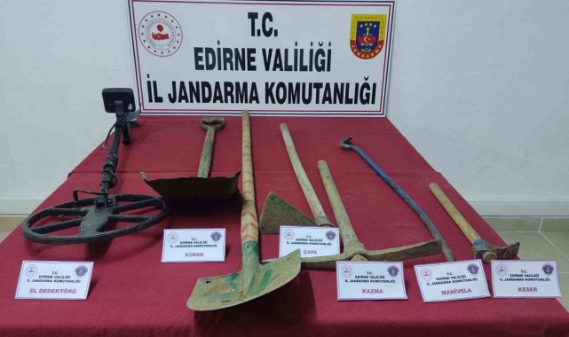 Edirne'de kaçak kazı yapan 4 şüpheli yakalandı