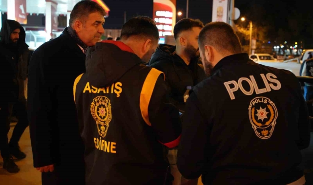 Edirne'de şok uygulamada didik didik aranan araçlarda silahlar ele geçirildi