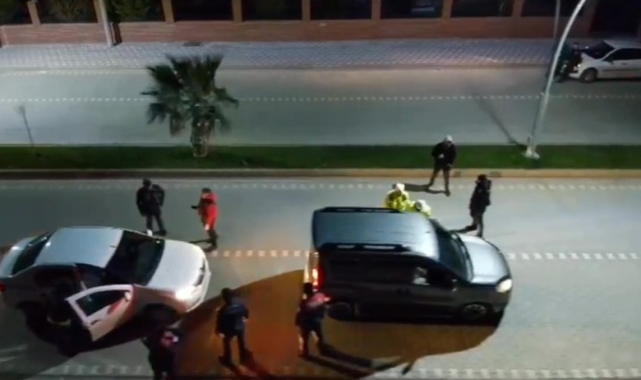 Edremit'te asayiş ve trafik uygulamasında aranan 11 kişi yakalandı