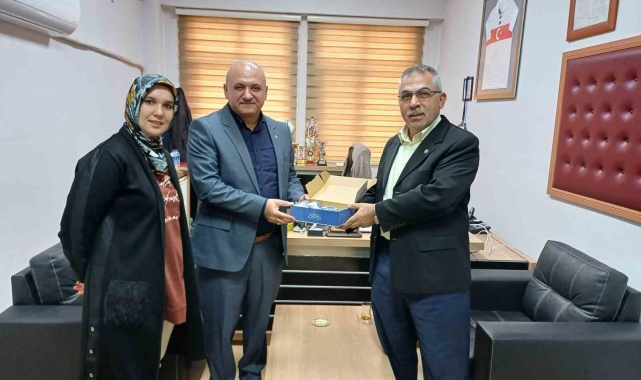 Eğitim Bir Sen'den üyelere jest