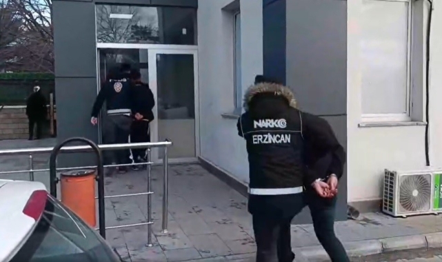 Erzincan'da bir miktar esrar ele geçirildi; 4 şüpheli gözaltına alındı