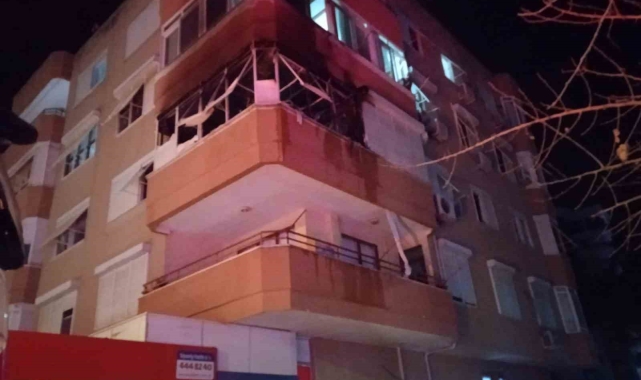 Evde çıkan yangın çevre binalara sıçramadan söndürüldü