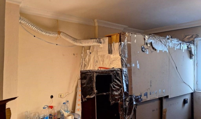 Evine kurduğu düzenekle uyuşturucu imal ediyordu, yakalandı
