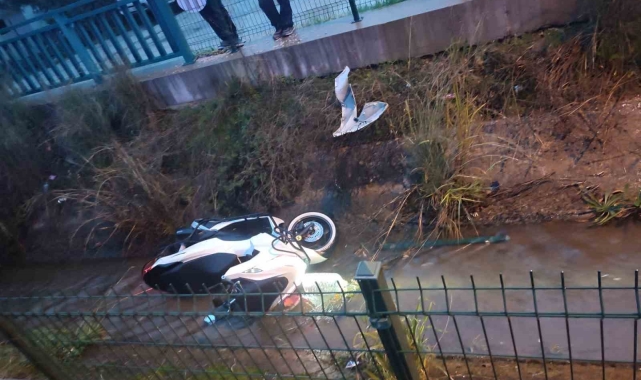 Fethiye'de otomobille motosikletler çarpıştı: 3 yaralı