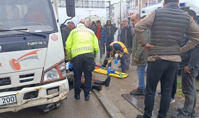 Geri manevra yapan kamyon kadına çarptı