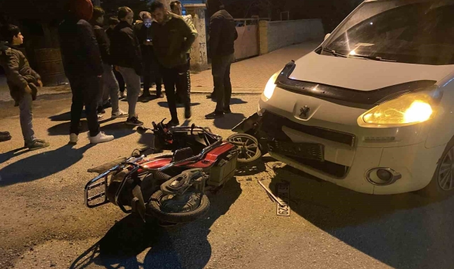 Hafif ticari araçla elektrikli bisiklet çarpıştı: 1 yaralı