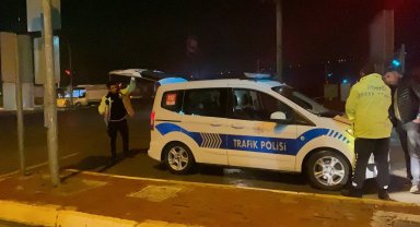 Halk otobüsü ile çarpışan otomobilin sürücüsü yaralandı