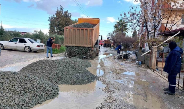 Hatay Büyükşehir Belediyesi ekipleri, yaşanan 125 su taşkını vakasına müdahale etti