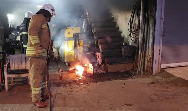Hatay'da iş yerinde çıkan yangını itfaiye söndürdü