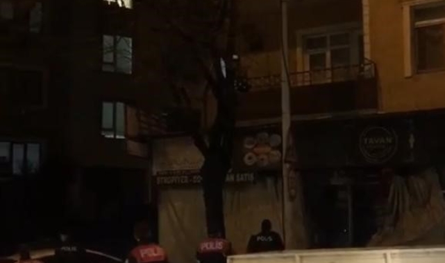 Hırsız Örümcek Adam gibi tırmandığı balkonda yakayı ele verdi